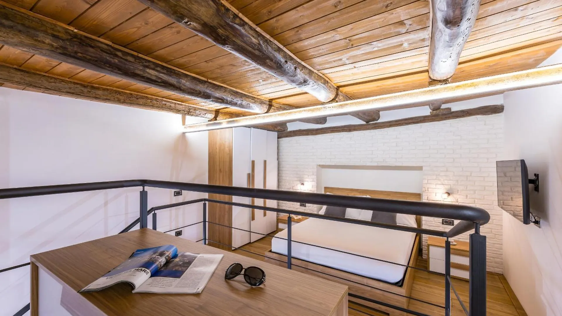 Industrial Ground Floor Studio By Wonderful Italy Apartment Naples