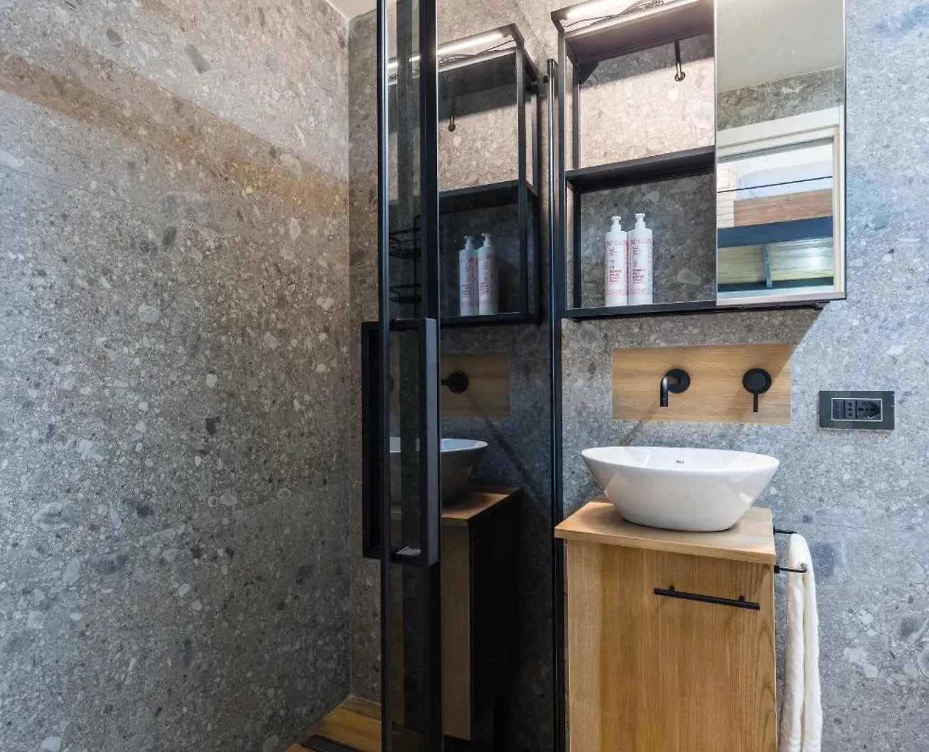 Apartment Ferienwohnung Industrial Ground Floor Studio By Wonderful Italy Neapel