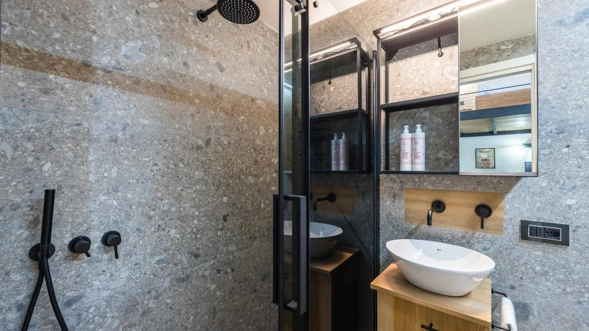 Industrial Ground Floor Studio By Wonderful Italy Apartment Naples 0*,  Italy