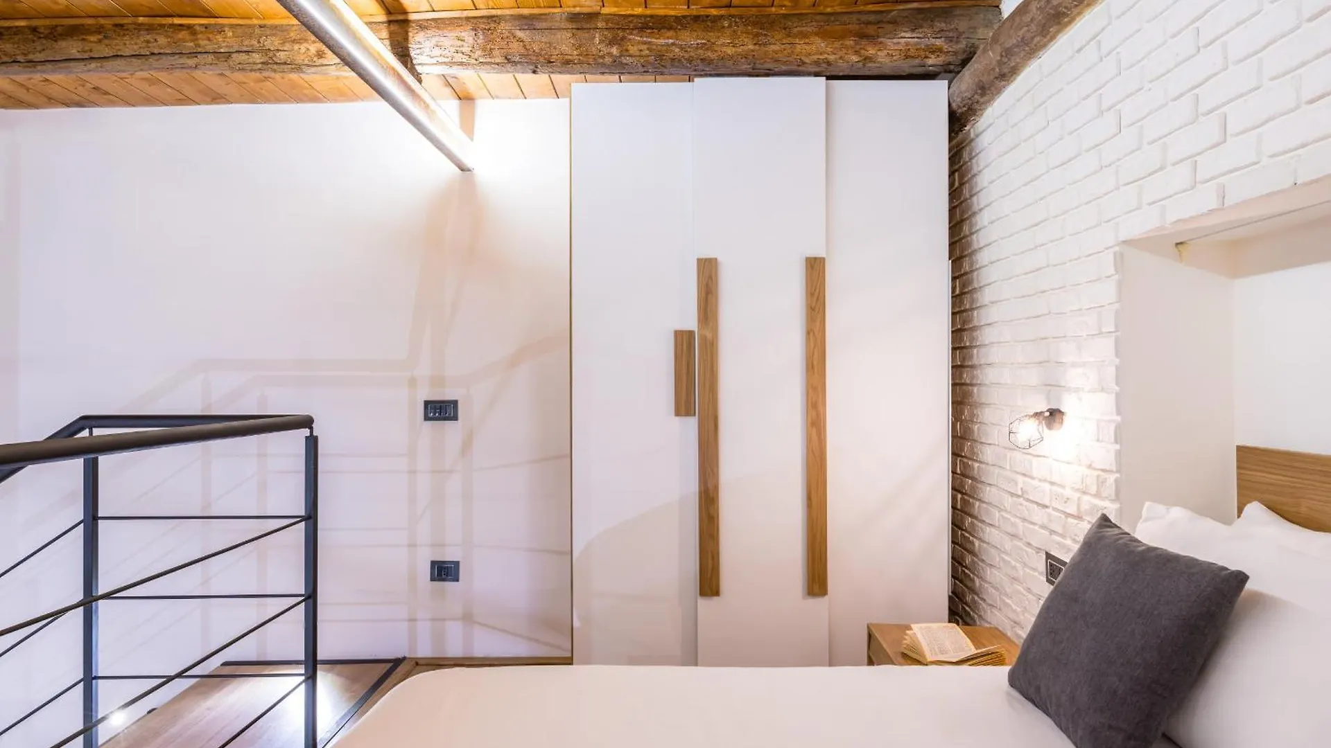 Industrial Ground Floor Studio By Wonderful Italy Apartment Naples 0*,  Italy